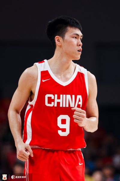 媒体人：庞峥麟的国字号首秀表现我给8分 但一号位组织不如赵维伦