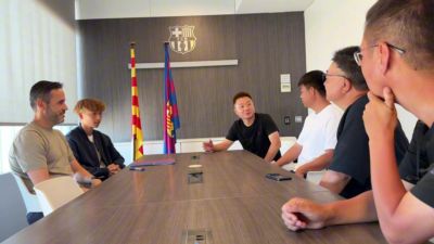 现场视频！董路晒李昊炎签约巴萨拉玛西亚 成拉玛西亚中国第一人