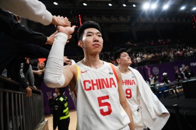 80平提前犯规补篮绝杀！记者：只能理解为FMP拉德尼基不想打加时