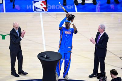 乔·约翰逊：亚历山大尽力了但仍被人批评 因为他蝉联了MVP