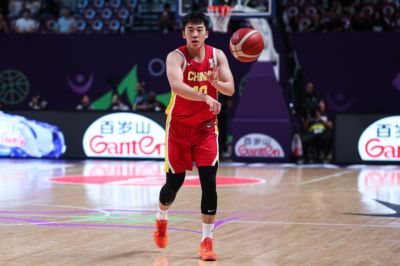机会不多！王俊杰半场仅打6分45秒4中1拿到2分4篮板