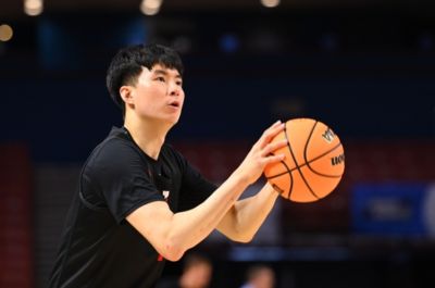 第三次参加！官方：李贤重将代表马刺参加2026年拉斯维加斯夏联
