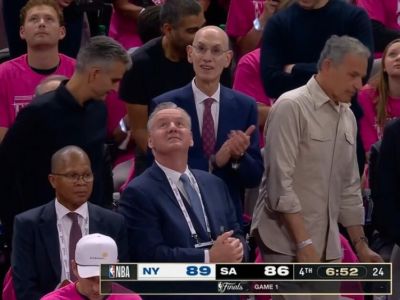 你支持谁？NBA总裁亚当·萧华来到马刺主场观战