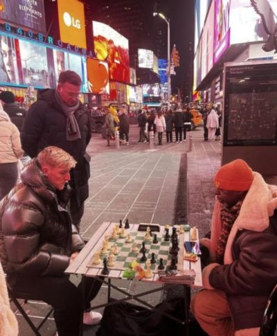兴趣爱好广泛！世体：戈登爱看书下棋，练瑜伽拳击，最崇拜杰拉德