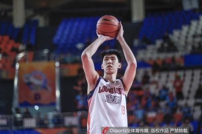 媒体人：别怪我鸡蛋里挑骨头 男篮热身赛解决暴露的问题最重要