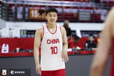 媒体人：王俊杰依然是男篮4号位无代餐 就是今晚手感差点意思