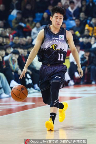 铁！姜伟泽三分4投0中没有得分 拿到1板1助
