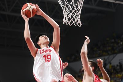 内线支柱！徐昕4中4高效拿下10分8板4帽 正负值+14