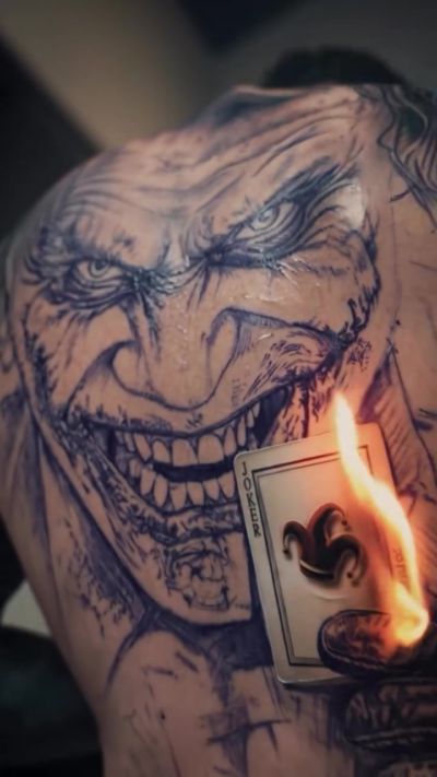 震撼！加纳乔新增文身——满背“小丑”🤡