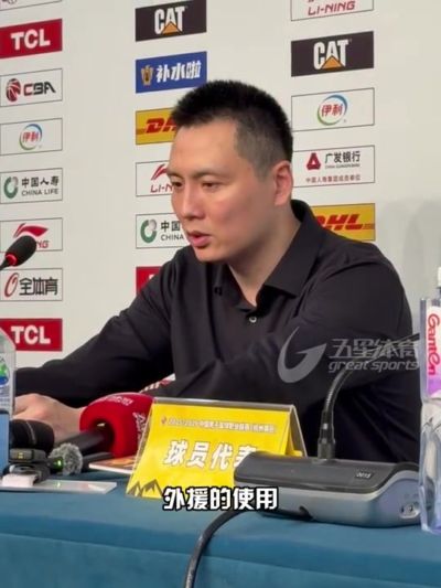 卢伟：洛夫顿伤愈复出效果不太好 我们其实还是只有两个小外援
