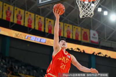 杀疯了！胡金秋上半场10投9中&三分2中1砍下22分3板1助1断