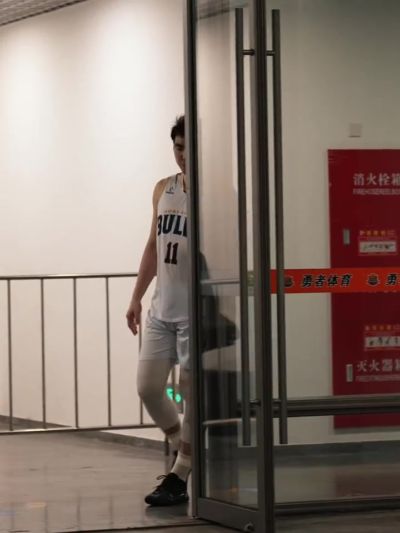 季后赛三分命中率40%+是什么体验？他就是永远可以信任的卢艺文！