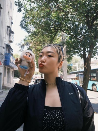 李梦六一晒照：今天的小朋友都有小礼物嘛🎁🎁