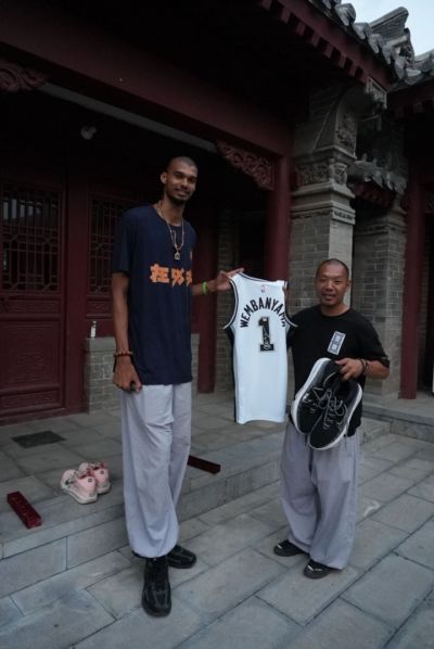 文班少林师傅：恭喜马刺祝贺文班！制心一处无事不办！总决赛加油