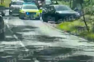 涉毒驾！目击者：斯特林逆向高速行驶，突然猛打方向撞上护栏腾空
