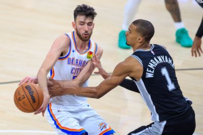 心魔已起！切特抢七大战出场30+分钟但出手不超2次 NBA历史首人