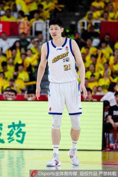 没存在感！胡金秋28分钟10中4拿10分4板 正负值-28