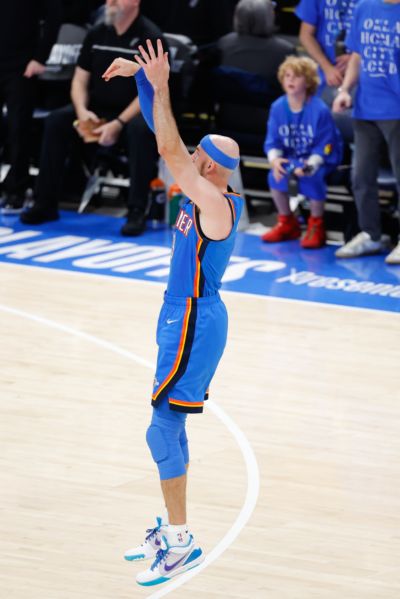 卡鲁索在单轮分区决赛命中20记三分 NBA历史替补球员首人