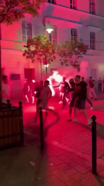 决赛前夕，阿森纳和巴黎球迷在布达佩斯街头爆发斗殴