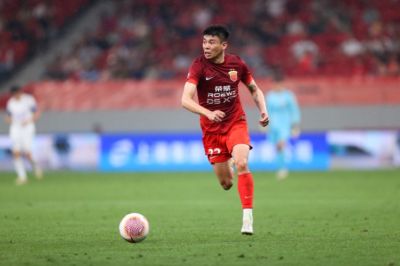 记者:战铁人对李帅而言是“回家汇报演出”,他是海港中生代代表