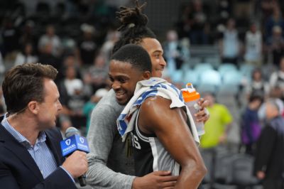 Amick：马刺暂未讨论过交易福克斯 但他的2.3亿合同迟早要解决