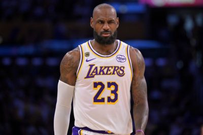 Shams：湖人非常希望詹姆斯留下 选秀以及到7月初会有更清晰动向
