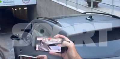 戈登已经乘车抵达了巴塞罗那的体检医院,今日就将签约