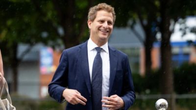 官方：利兹联首席商务官莫里·艾森伯格将于今年八月离开俱乐部