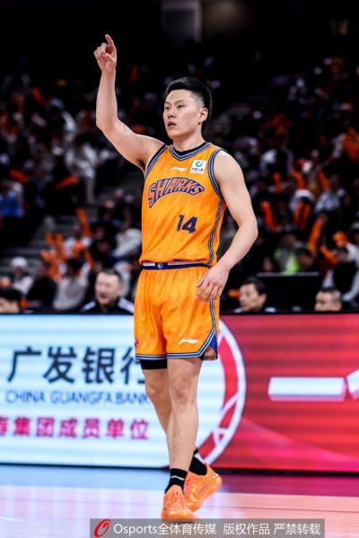 很准！李弘权6投5中&三分5投4中攻下16分6板1助
