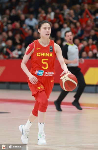 媒体人：中国女篮集训队有7名球员前往海外 留洋潮将带来双面影响