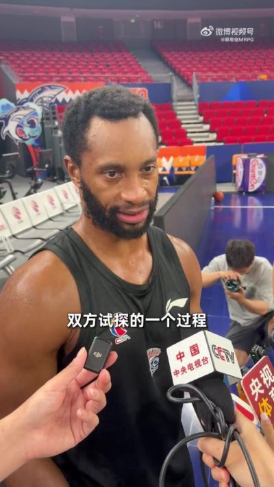 弗格：第二场要全力以赴去赢球 球迷们的支持会带给我们动力