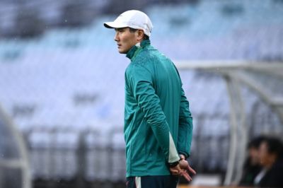 北青：邵佳一现身上海观战U19国足热身赛，为国足集训做准备