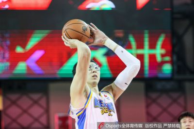 周琦：单场8罚0中对心态影响不小 请相信我们会在下赛季表现更好