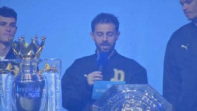 未解之谜！B席庆典上问瓜帅名场面在和谁说话？瓜帅摇头也不清楚