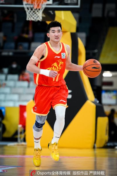 媒体人：上海缺少两个主力内线外援仍取胜 广厦在后卫对决上完败