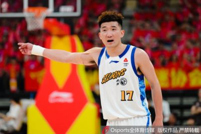 媒体人：上海的两个小外援燃尽了 孙铭徽的5中0则是彻底的灾难
