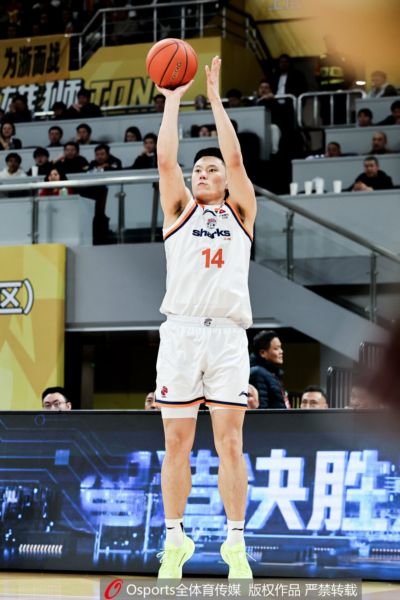 双李飞刀！李弘权&李添荣合计6记三分球贡献28分