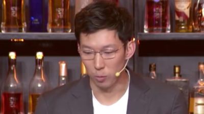 周琦：看骑士打球就像看北京比赛 就是两个人在单打 其他人在看戏