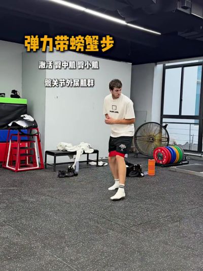 中国行期间也要保持训练！近距离观看里夫斯日常体能训练