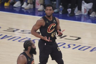 米切尔：我们自己搞砸了G1 这直接改变了整个系列赛的走势