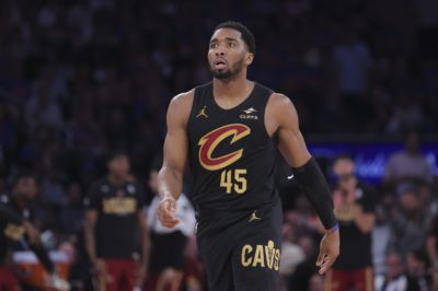 罚球4中1！多诺万·米切尔半场7中5拿12分有3失误 正负值-13