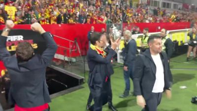 这就是足球！朗斯夺得法国杯冠军，凌晨四点2万名球迷迎接球队
