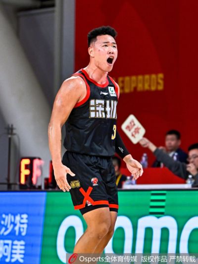 媒体人：贺希宁的表现确实不足以带队赢球 相信他会继续努力前进