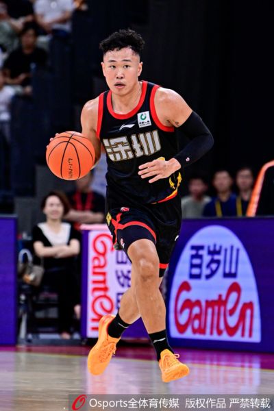 没能站出来！贺希宁14中5仅拿12分2板3助1断 4次犯规