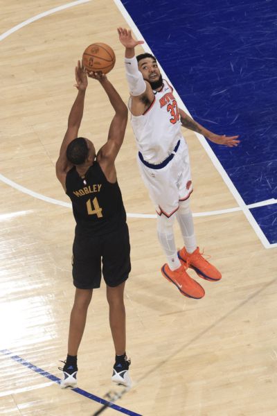 巴克利：骑士优势在内线莫布里却摸不到球 现在的NBA毫无战术可言