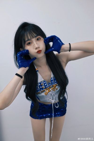 北京男篮啦啦队队长晒照：还有好多照片没P呢 怎么就结束了😭