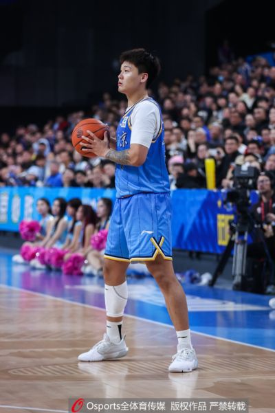 媒体人：让赵睿周琦像巅峰打球不现实 劝CBA部分球队减少国内引援