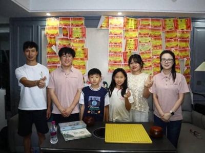 围甲场外续温情！世界冠军江维杰为棋童指点迷津