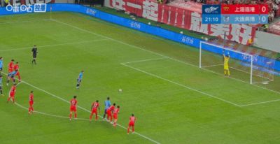 半场:英博1-0海港,斯坦丘点射,德尔加多踩踏染黄+失良机