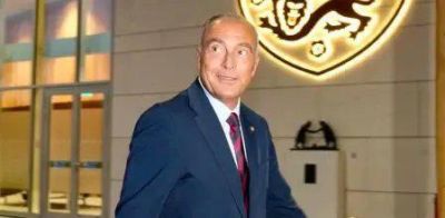 巴萨副主席尤斯特回避阿尔瓦雷斯转会问题：我们已提交报价
